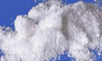 Các đặc điểm chính của canxi clorua khan là gì